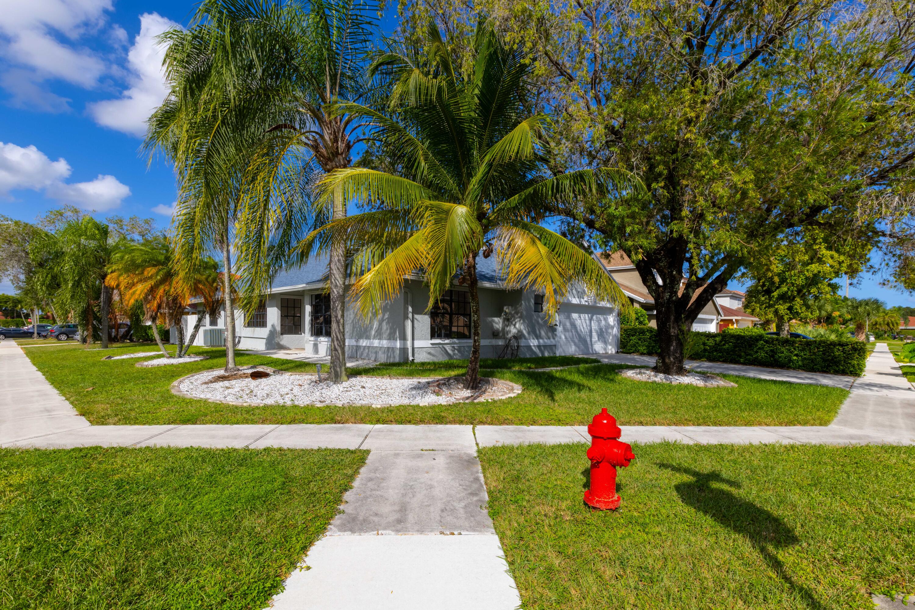 8611 Old Towne Way Boca Raton, FL 33433 - Photo 2 of 38 Front
