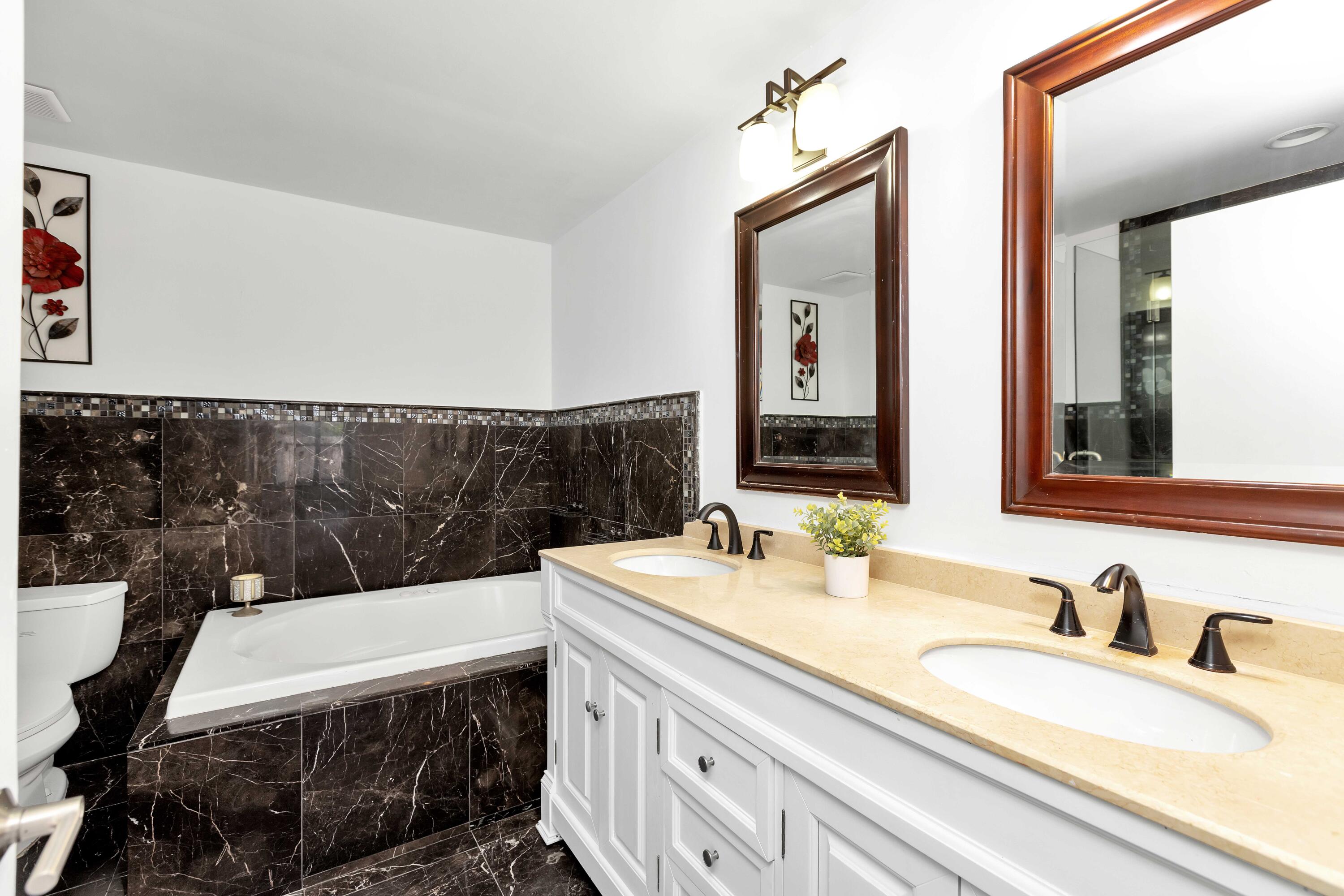 8611 Old Towne Way Boca Raton, FL 33433 - Photo 21 of 38 master bathroom
