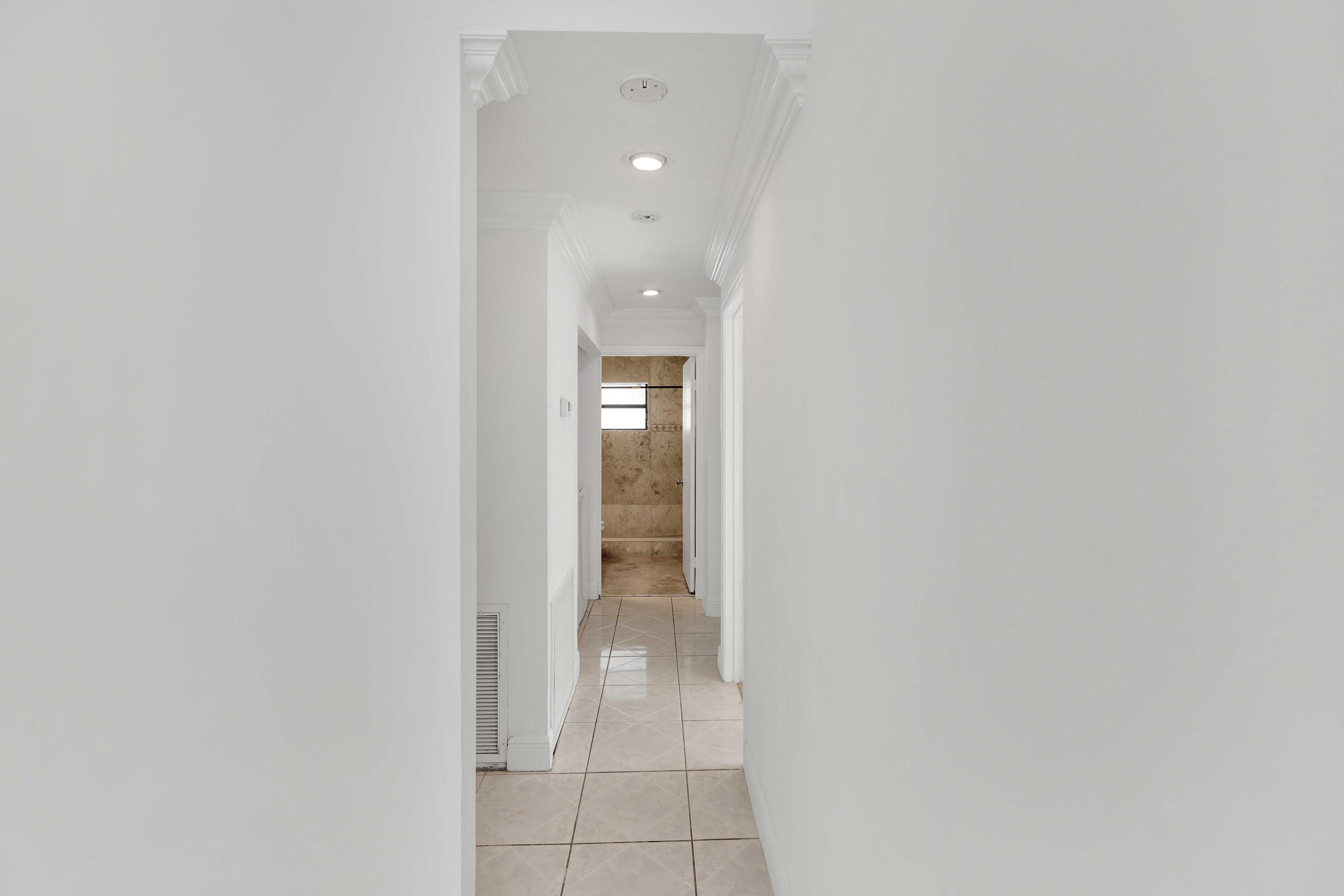 8611 Old Towne Way Boca Raton, FL 33433 - Photo 23 of 38 .