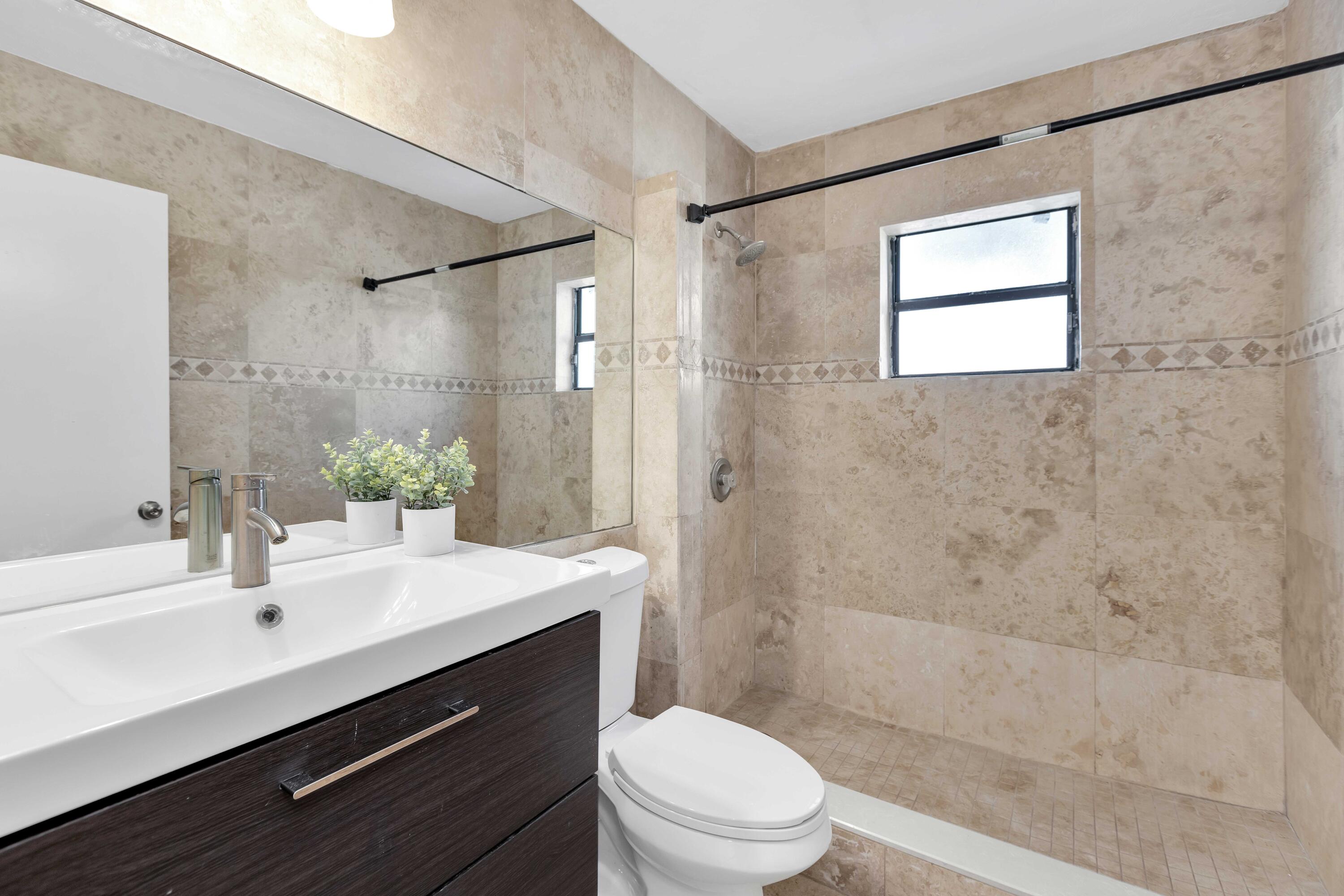 8611 Old Towne Way Boca Raton, FL 33433 - Photo 25 of 38 2nd bathroom