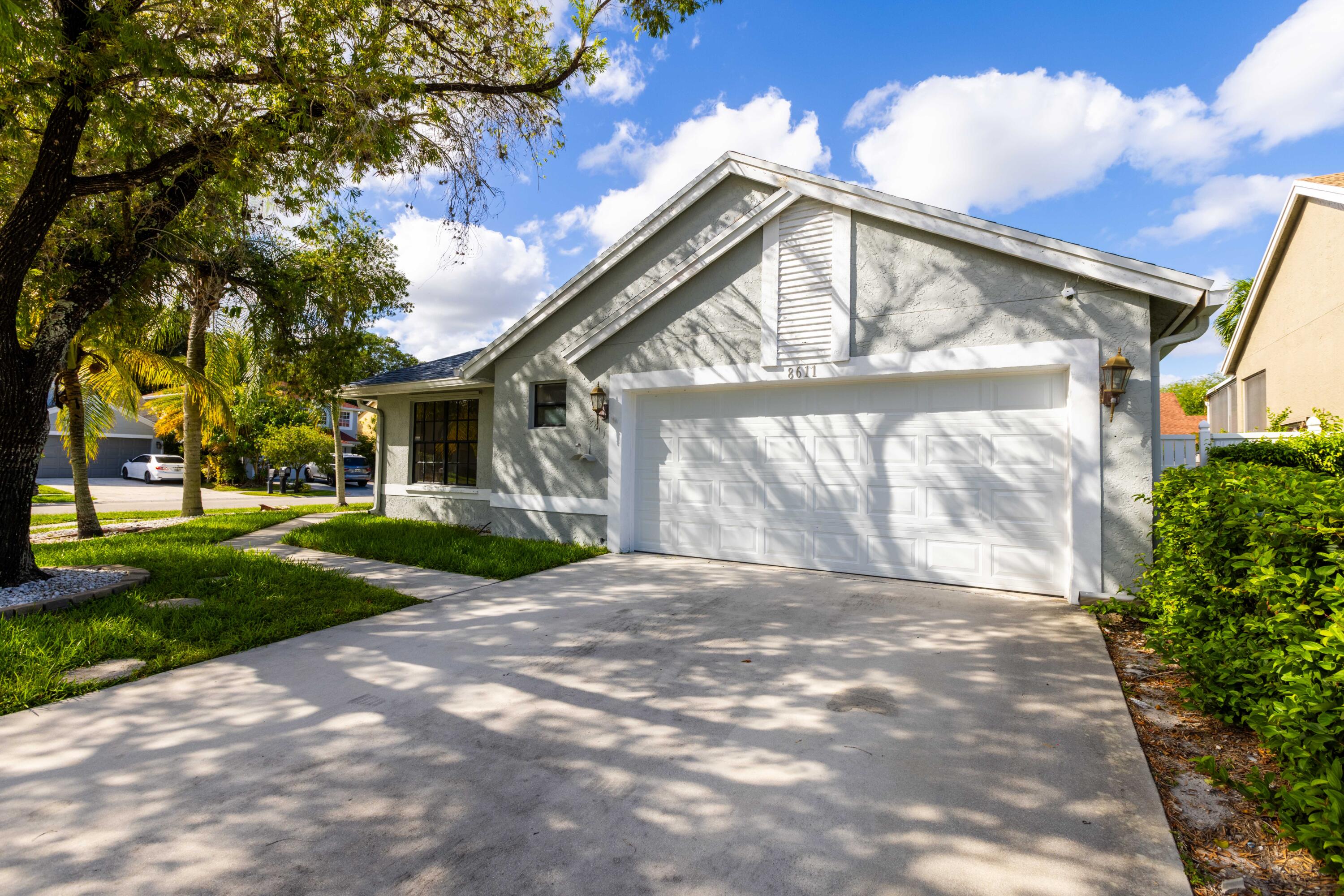 8611 Old Towne Way Boca Raton, FL 33433 - Photo 4 of 38 Front