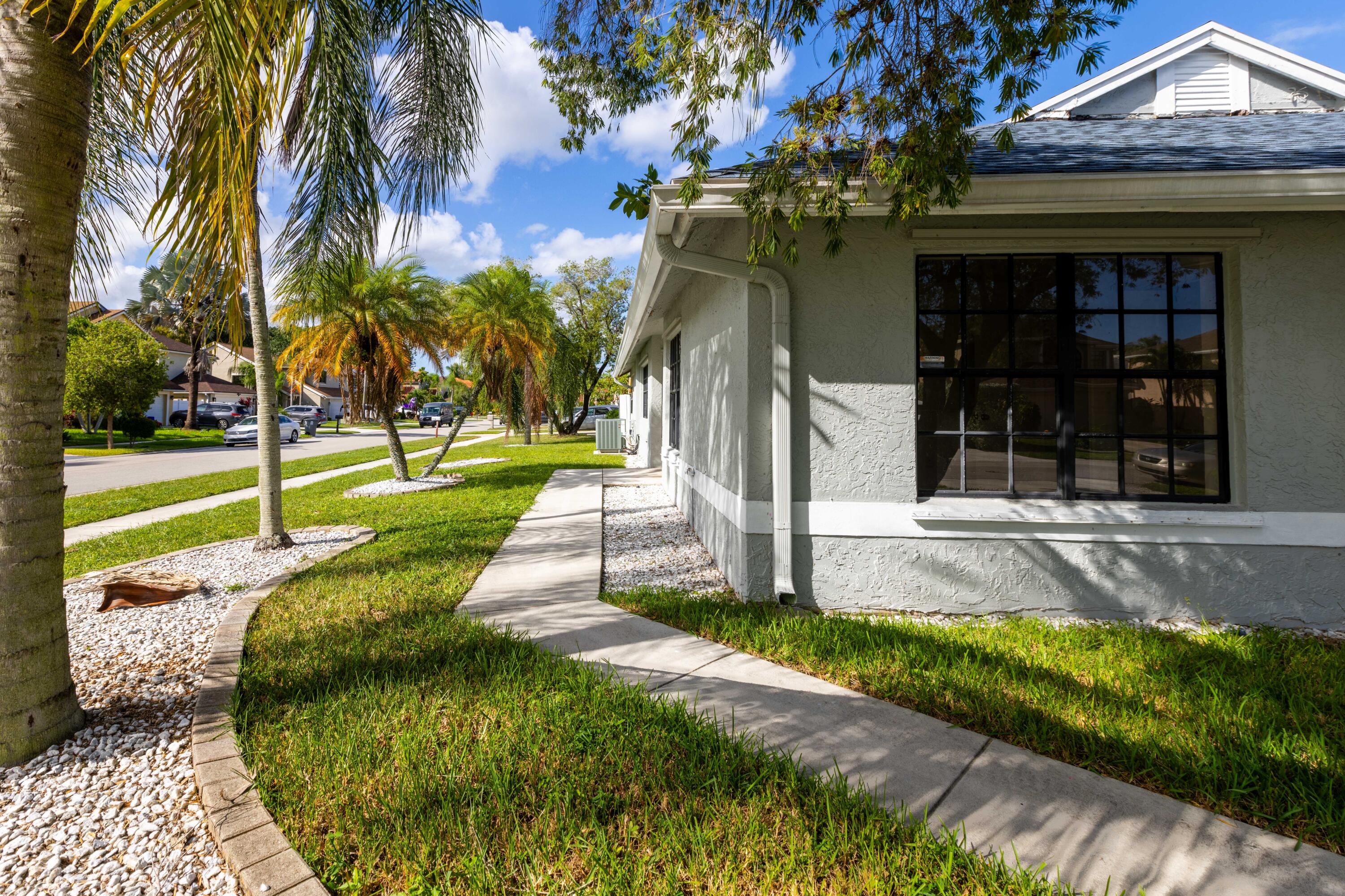 8611 Old Towne Way Boca Raton, FL 33433 - Photo 5 of 38 Front