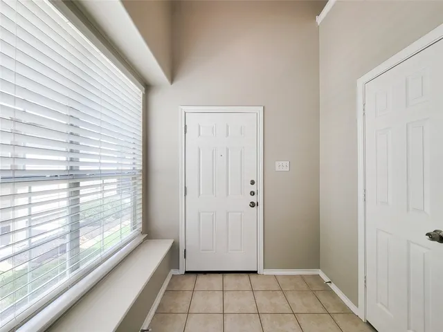 a view of empty room with window
