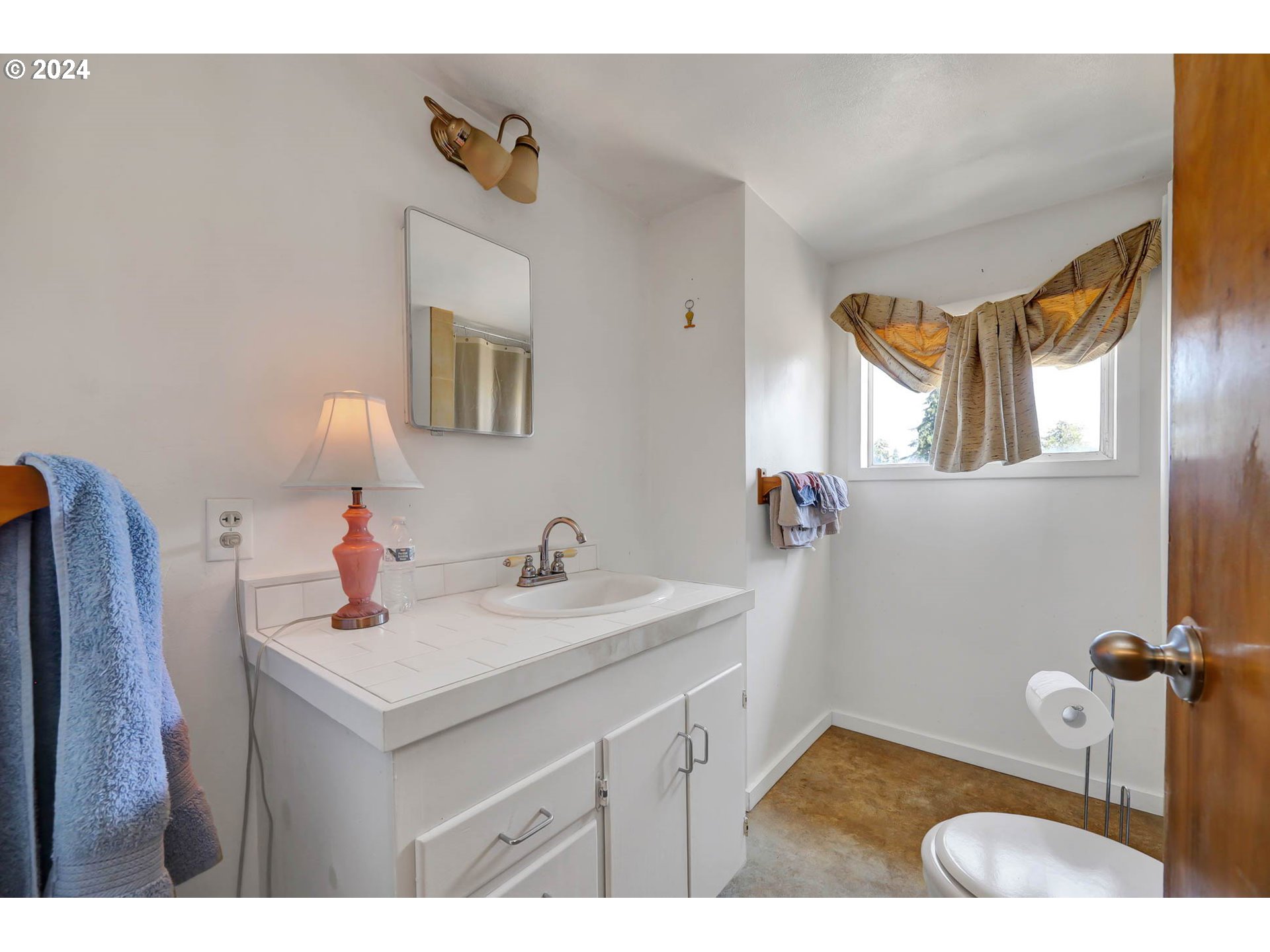 1925 15th Street Springfield, OR 97477 - Photo 11 of 26 a bathroom with a sink and a mirror