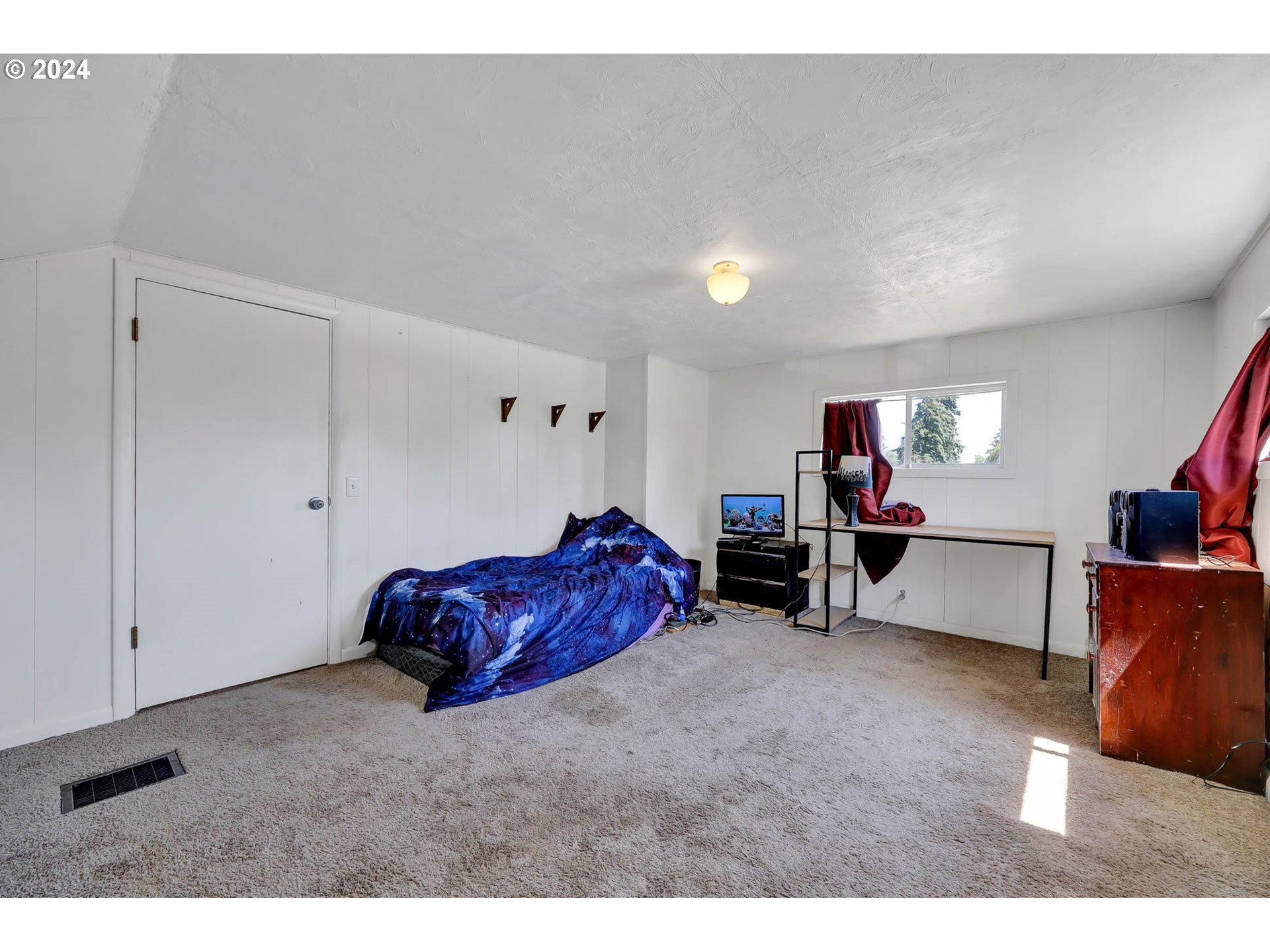 1925 15th Street Springfield, OR 97477 - Photo 8 of 26 a living room with furniture and a flat screen tv