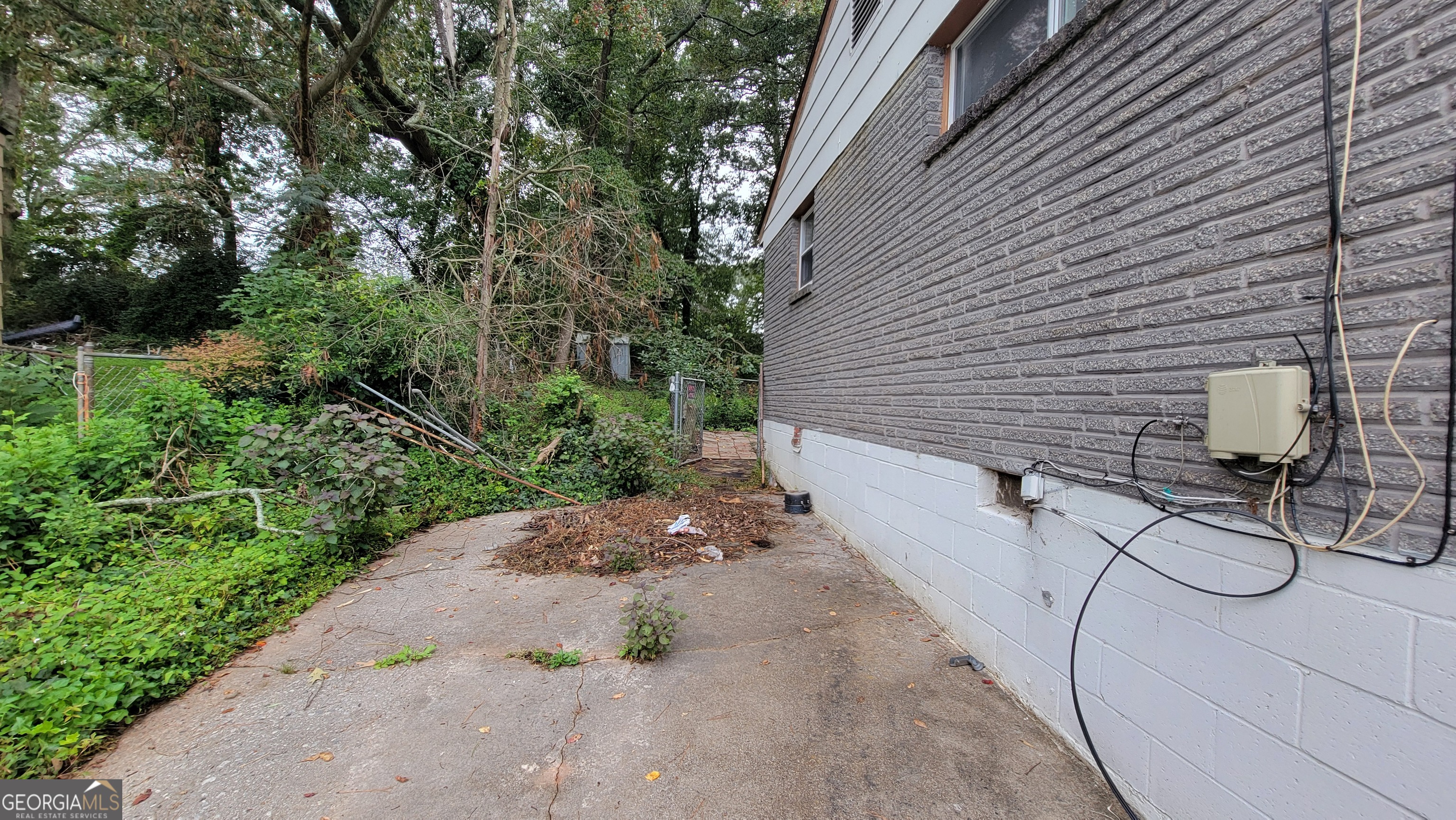 6377 Westbury Road Riverdale, GA 30274 - Photo 3 of 30