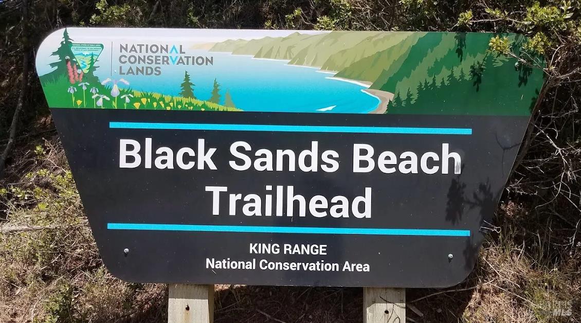 62 Highview Circle Whitethorn, CA 95589 - Photo 2 of 3