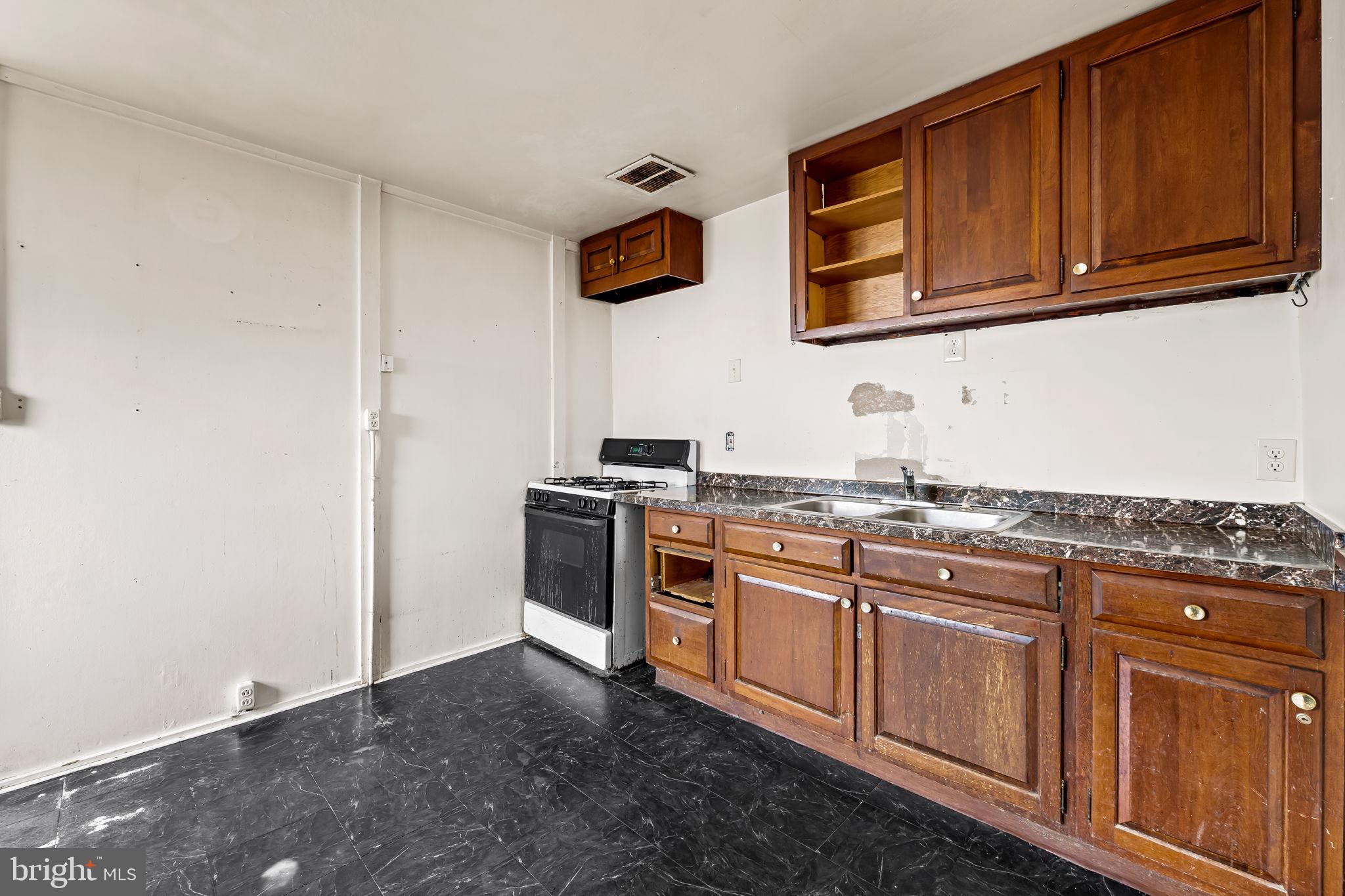 1318 Wilson Point Road Baltimore, MD 21220 - Photo 12 of 26