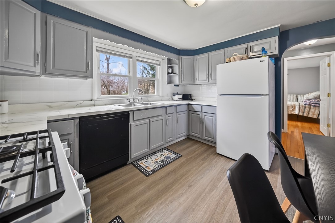 4878 Bear Road Clay, NY 13088 - Photo 11 of 38