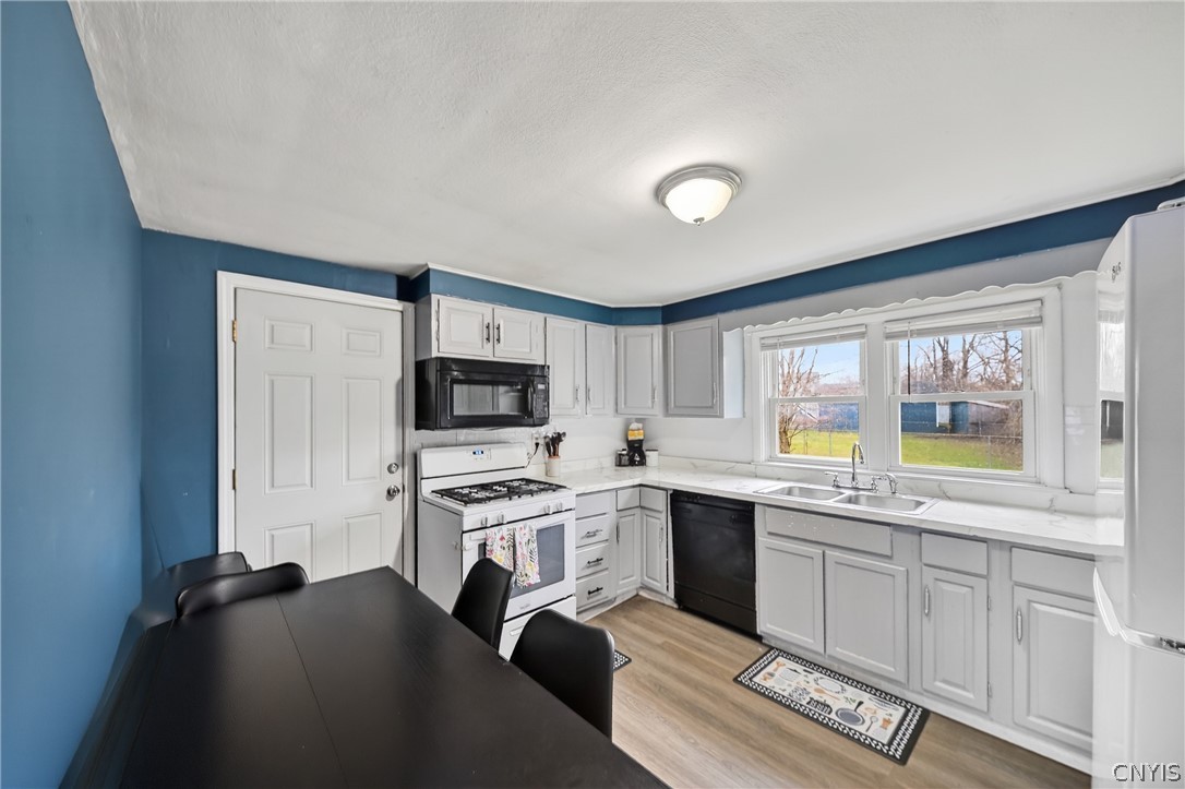 4878 Bear Road Clay, NY 13088 - Photo 12 of 38