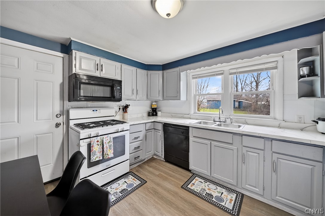 4878 Bear Road Clay, NY 13088 - Photo 14 of 38