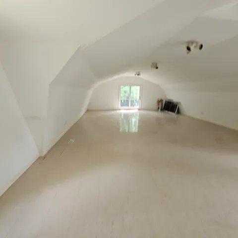 a view of empty room with window