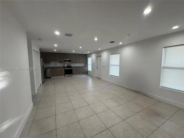 an empty room with windows and pillars in it