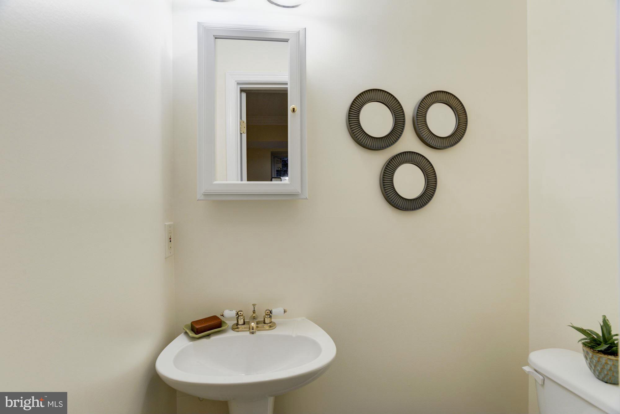 2028 North Capitol Street Northwest, Unit 2 Washington, DC 20002 - Photo 17 of 29 Bath