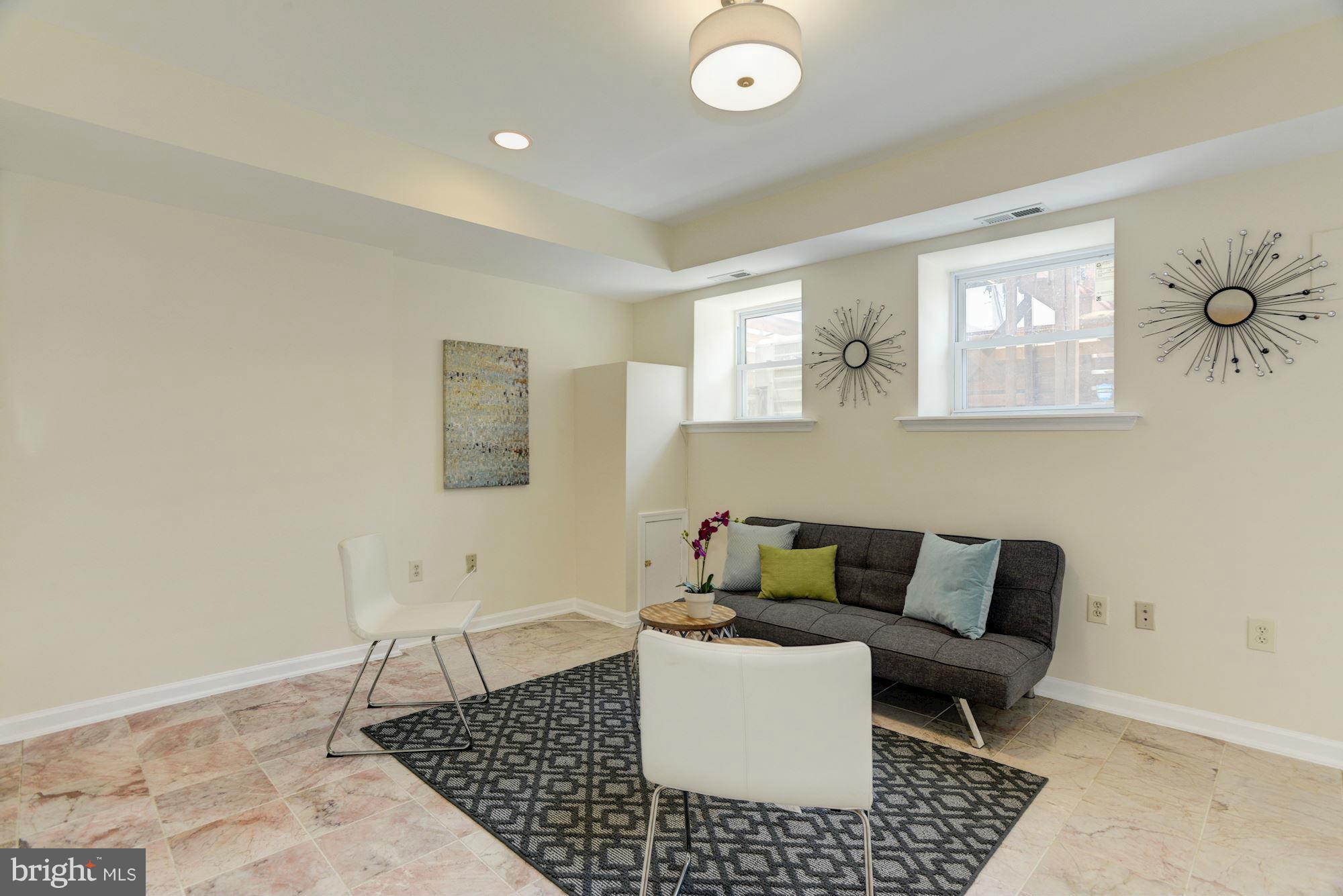 2028 North Capitol Street Northwest, Unit 2 Washington, DC 20002 - Photo 20 of 29 Sitting Area