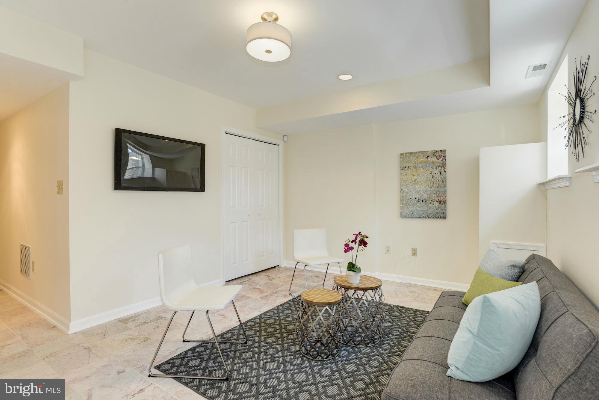 2028 North Capitol Street Northwest, Unit 2 Washington, DC 20002 - Photo 22 of 29 Sitting Area