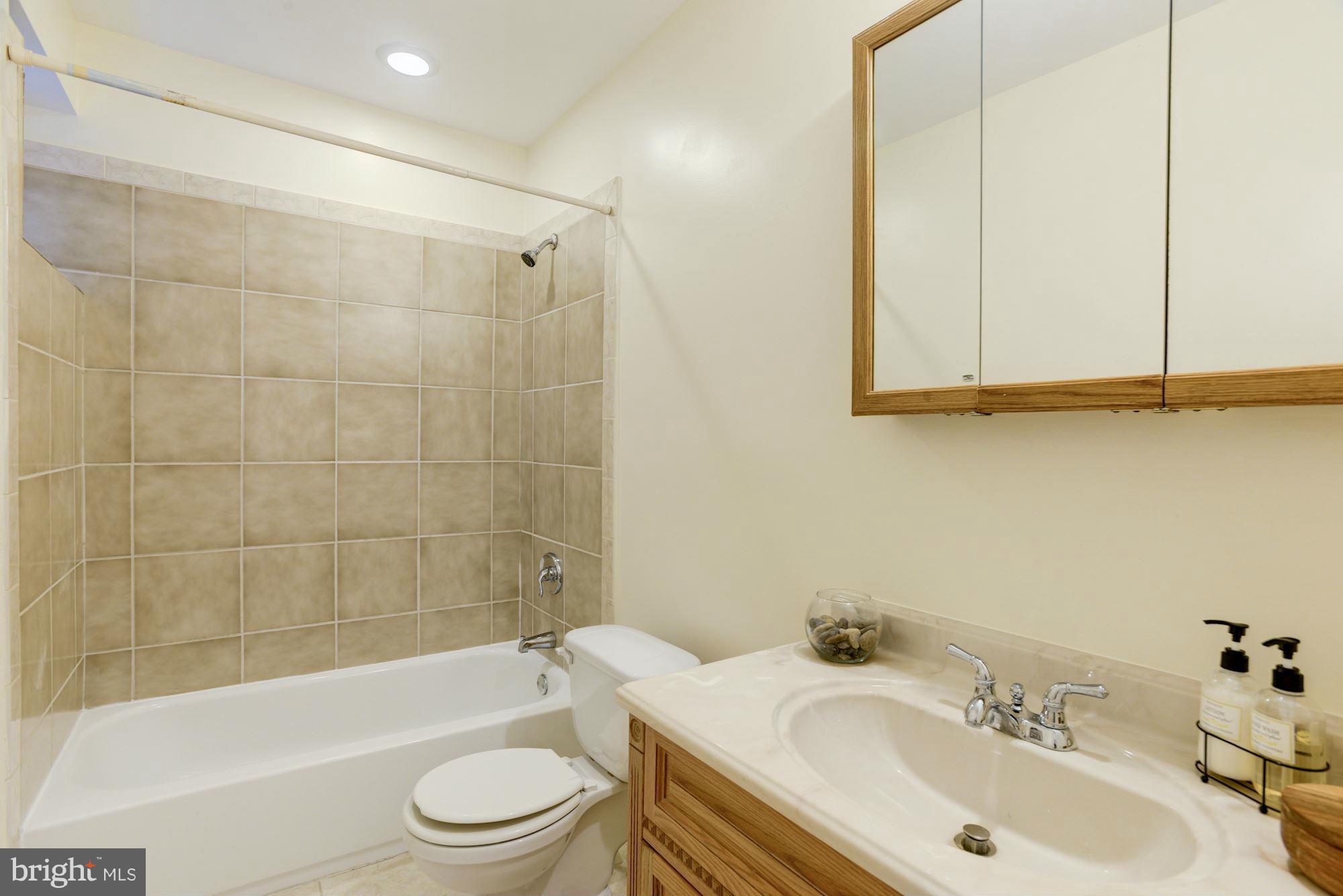 2028 North Capitol Street Northwest, Unit 2 Washington, DC 20002 - Photo 23 of 29 Bath