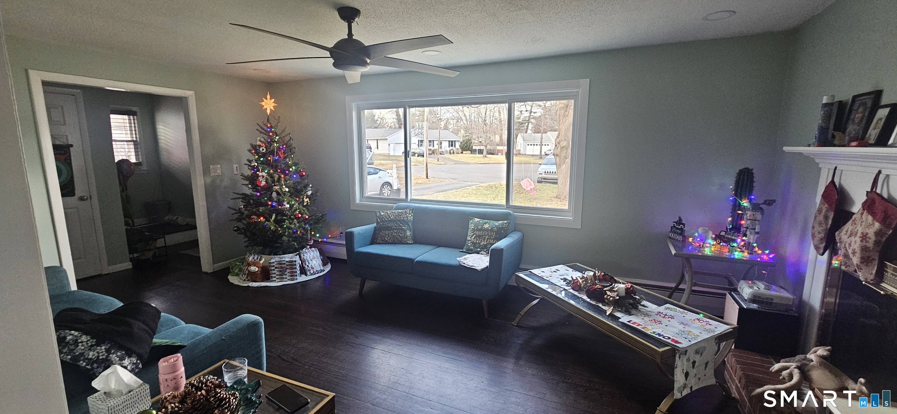60 Nod Road Windsor, CT 06095 - Photo 4 of 38 a living room with furniture and a potted plant