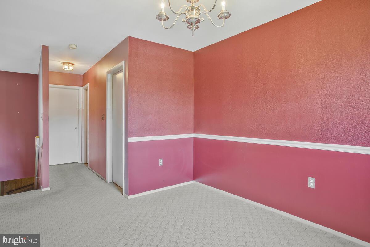 9930 Tuscarora Road Randallstown, MD 21133 - Photo 12 of 35 Chair rail trim in dining room