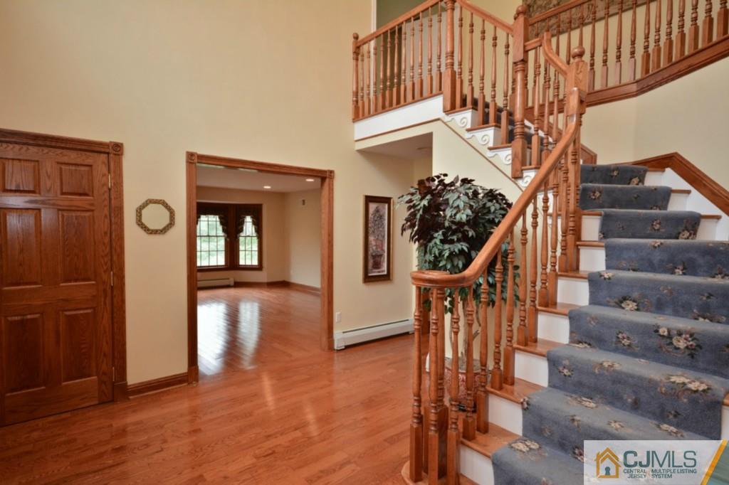 135 Dey Road Cranbury, NJ 08512 - Photo 2 of 25