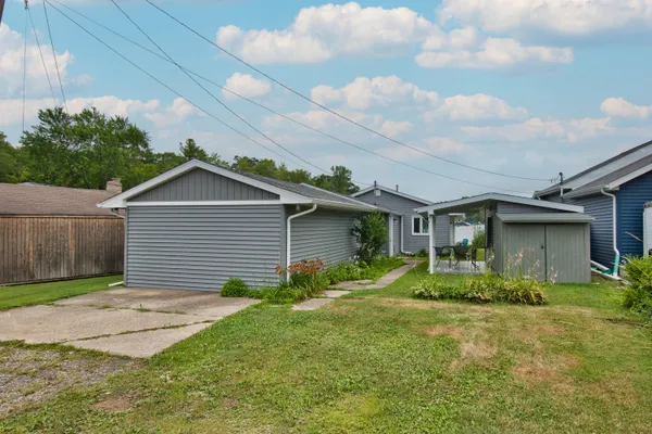 $399,900 | 70041 Beach Drive, Edwardsburg, MI 49112