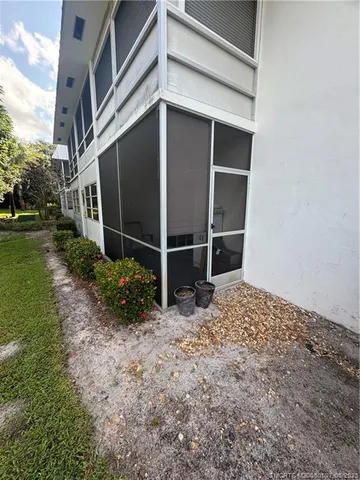 $139,000 | 2929 Southeast Ocean Boulevard, Unit 1065, Stuart, FL 34996