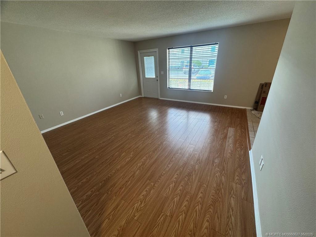 2929 Southeast Ocean Boulevard, Unit 1065 Stuart, FL 34996 - Photo 5 of 14 Living room
