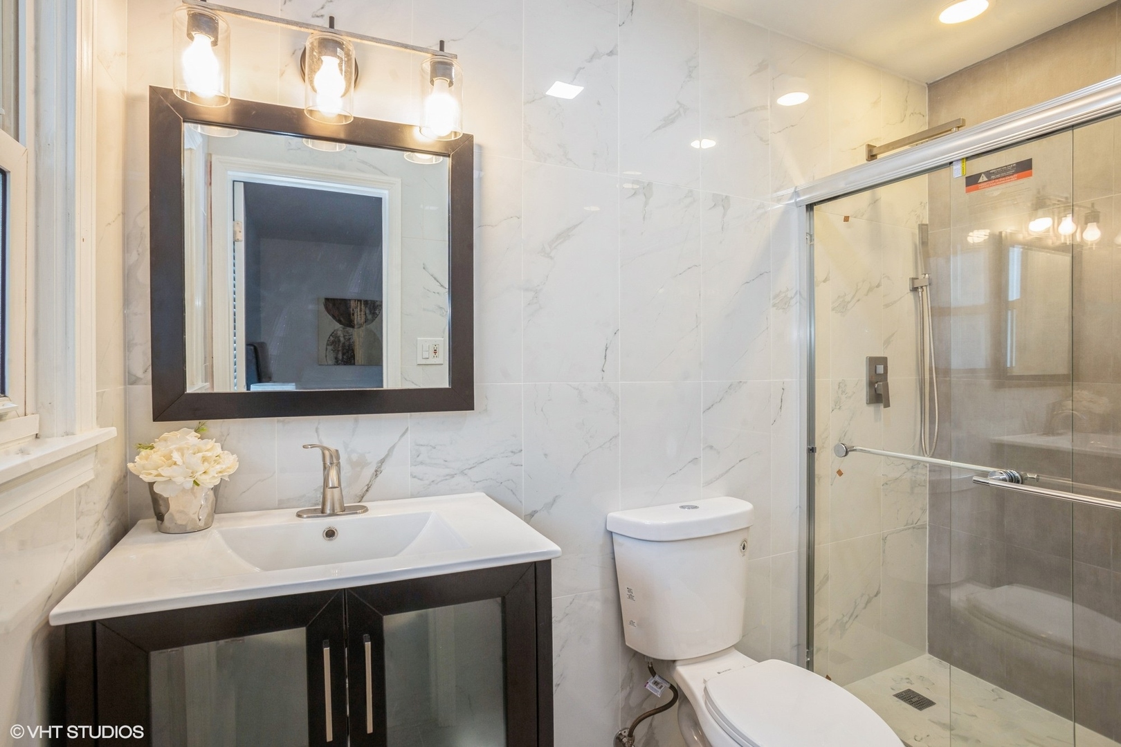 943 Maple Lane Elk Grove Village, IL 60007 - Photo 12 of 17 a bathroom with a sink toilet and shower
