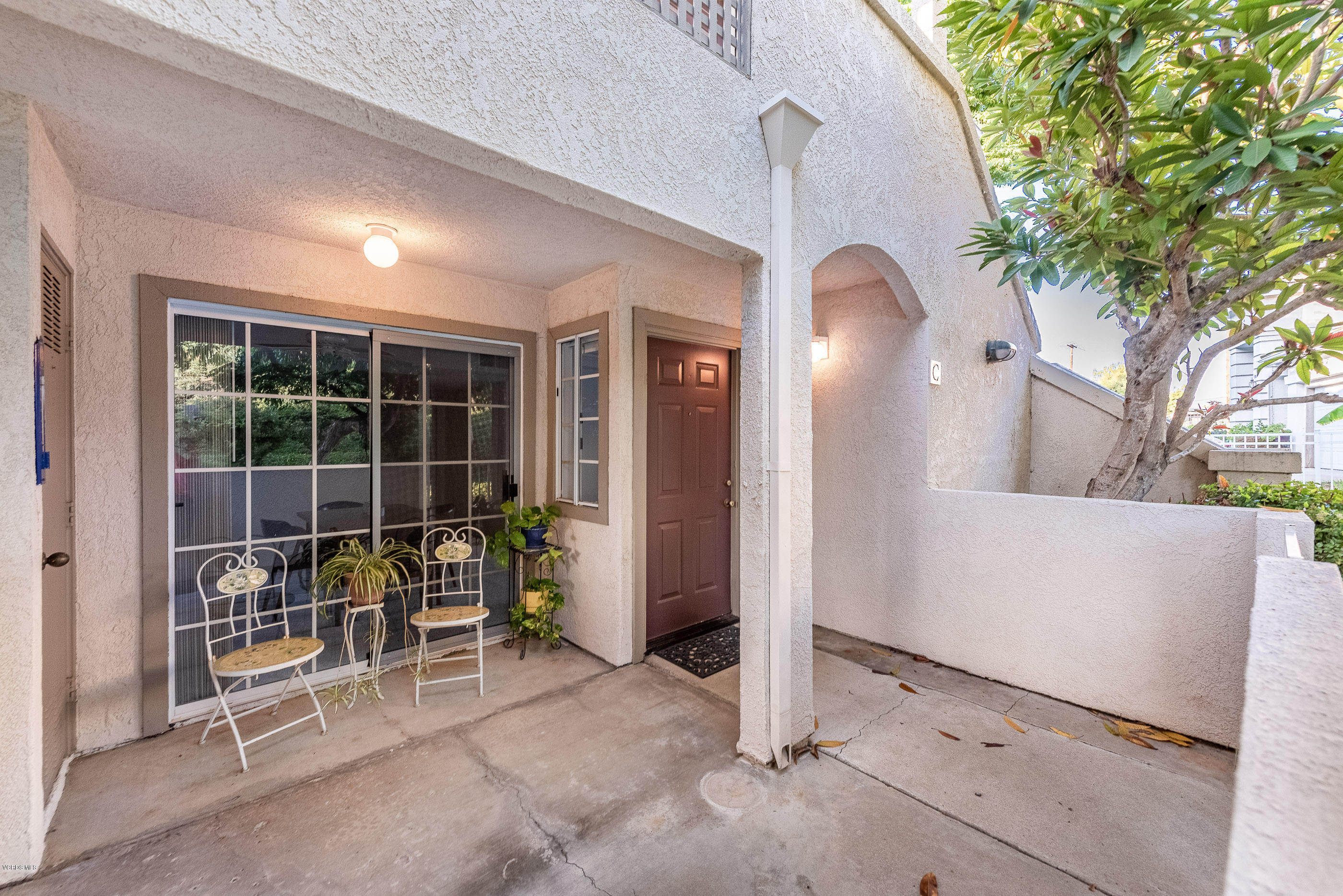 1007 Waltham Road, Unit C Simi Valley, CA 93065 - Photo 20 of 25 a view of a chairs and table in patio of a house