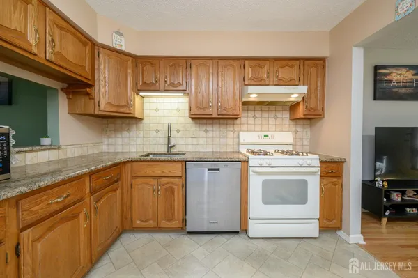 $575,000 | 108 Eastwick Court, Hillsborough, NJ 08844