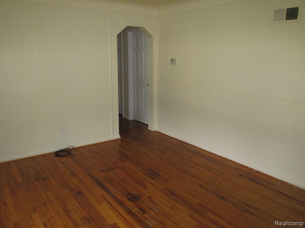 14811 Merriman Road Livonia, MI 48154 - Photo 12 of 27 14811 MERRIMAN LIVONIA (64).jpg