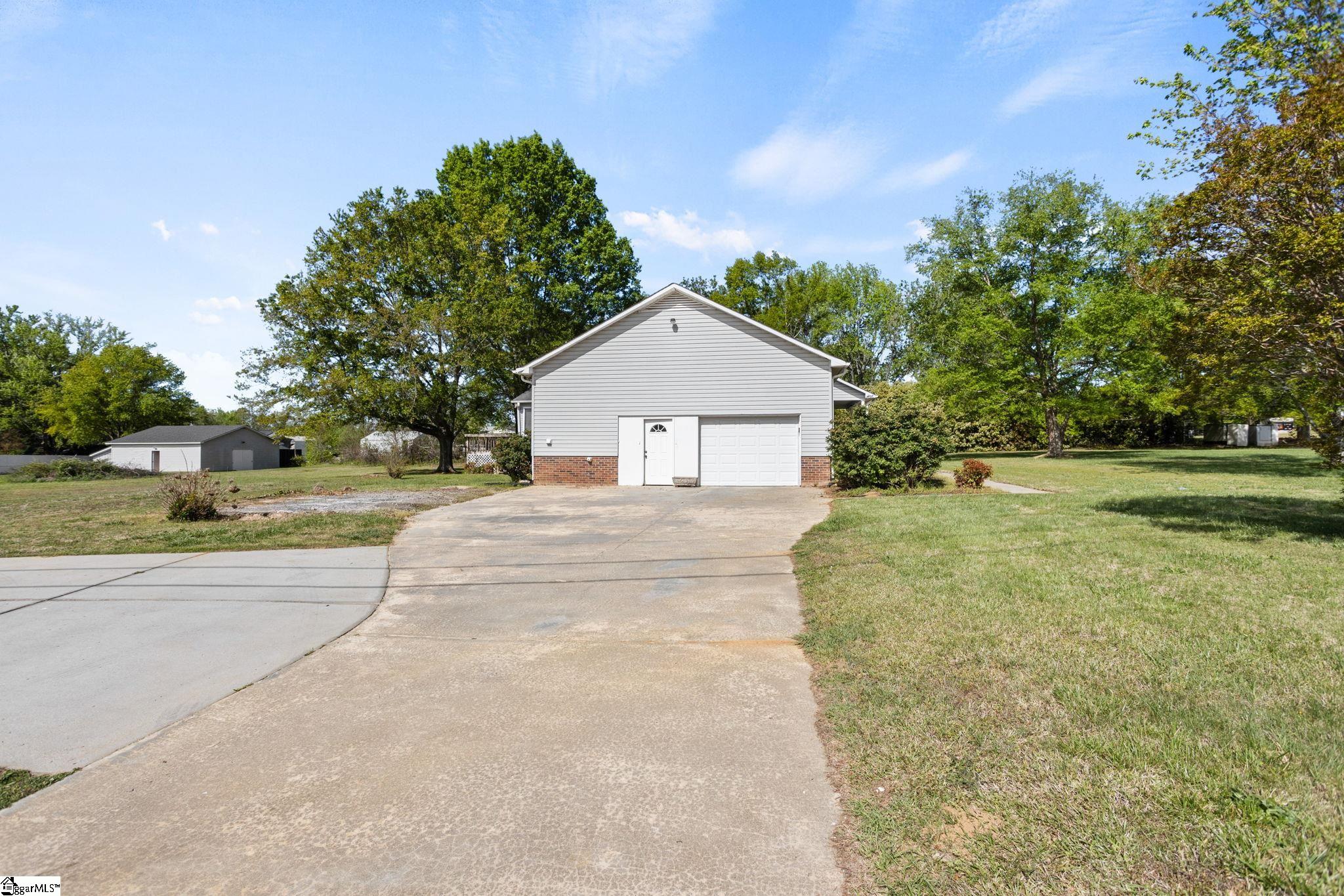 2604 Roper Mountain Road Simpsonville, SC 29681 - Photo 28 of 43