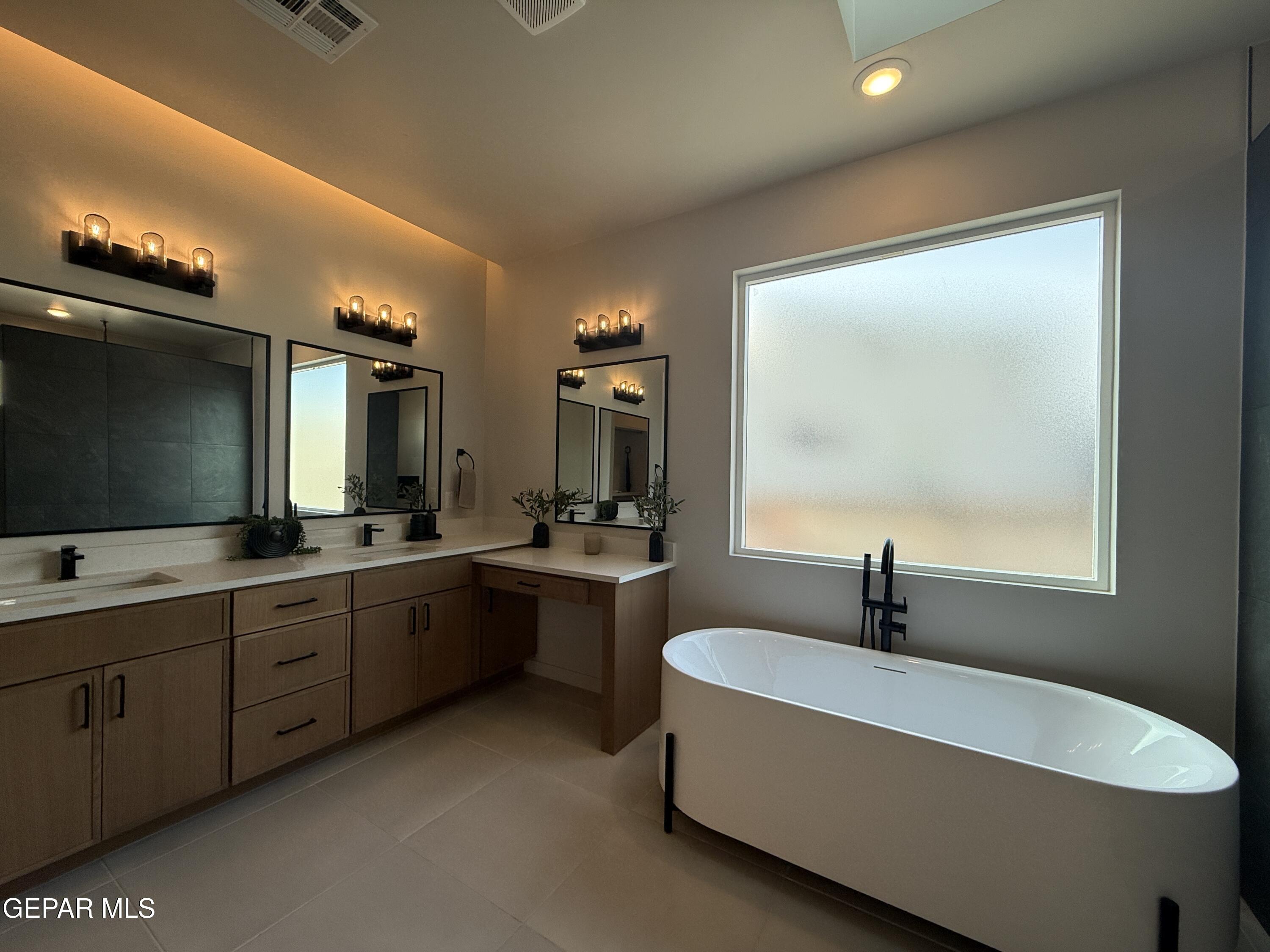 12505 Exton Court El Paso, TX 79928 - Photo 12 of 28 a large spacious bathroom with a large tub and sink