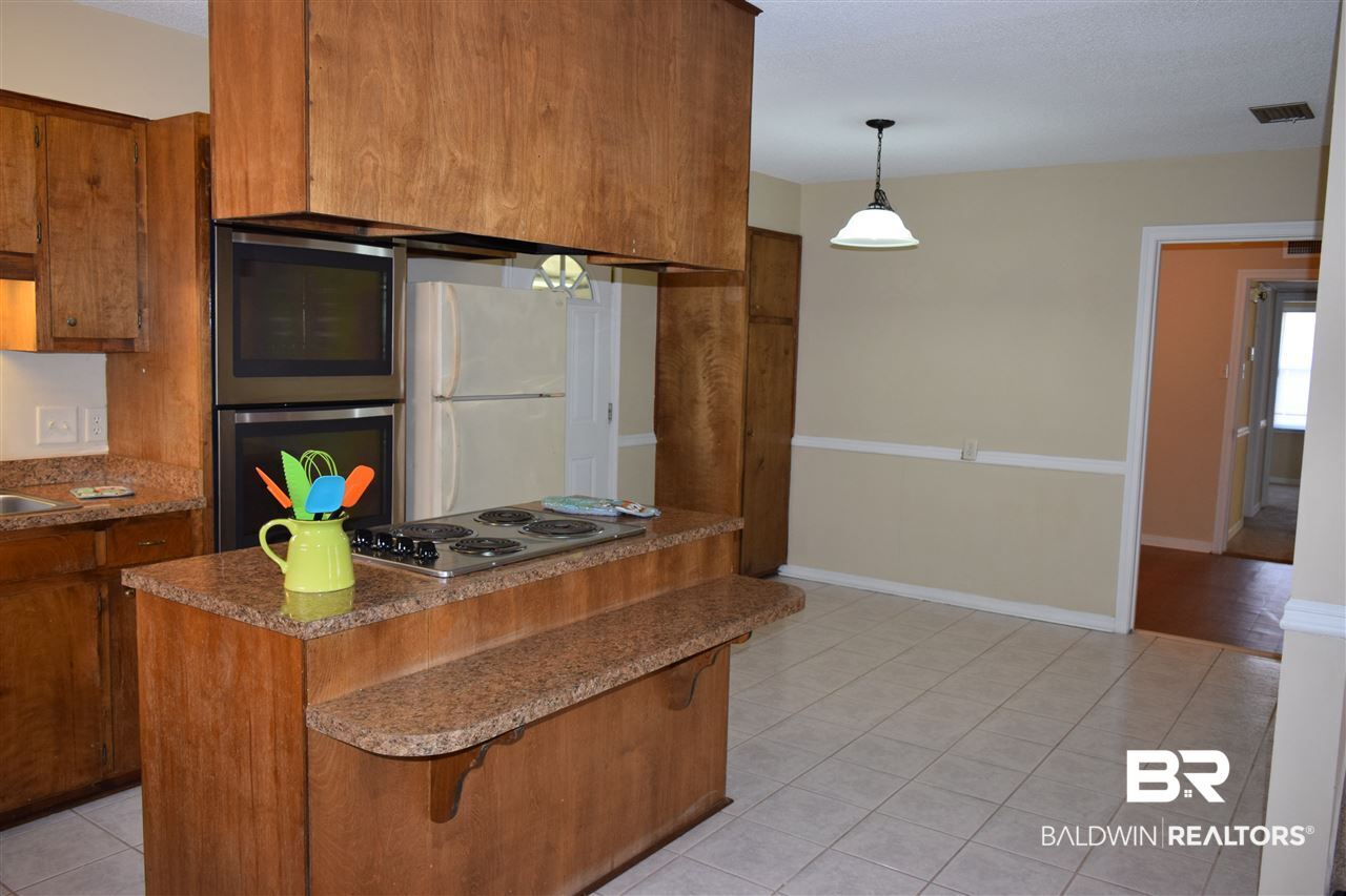 512 Holiday Avenue Mobile, AL 36611 - Photo 5 of 17