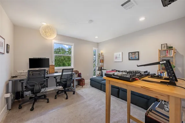 $179,900 | 935 La Posada Drive, Unit 243, Austin, TX 78752