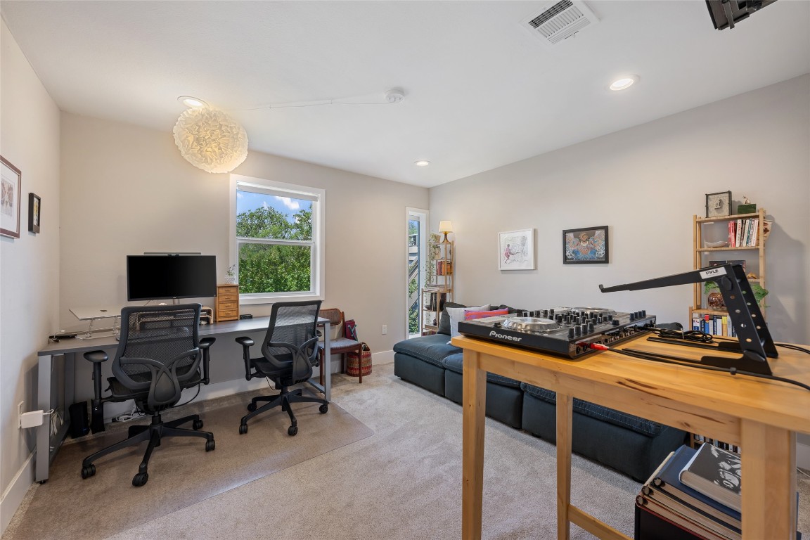 935 La Posada Drive, Unit 243 Austin, TX 78752 - Photo 16 of 37