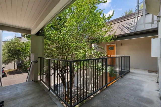 $179,900 | 935 La Posada Drive, Unit 243, Austin, TX 78752