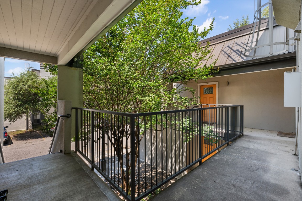 935 La Posada Drive, Unit 243 Austin, TX 78752 - Photo 3 of 37