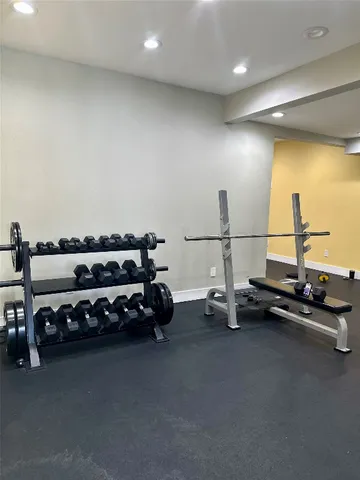 $179,900 | 935 La Posada Drive, Unit 243, Austin, TX 78752