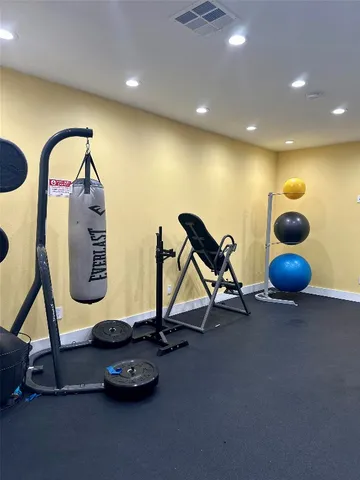 $179,900 | 935 La Posada Drive, Unit 243, Austin, TX 78752