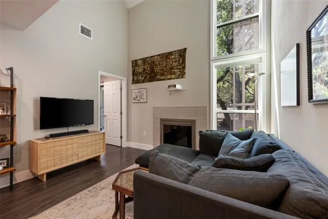 $179,900 | 935 La Posada Drive, Unit 243, Austin, TX 78752