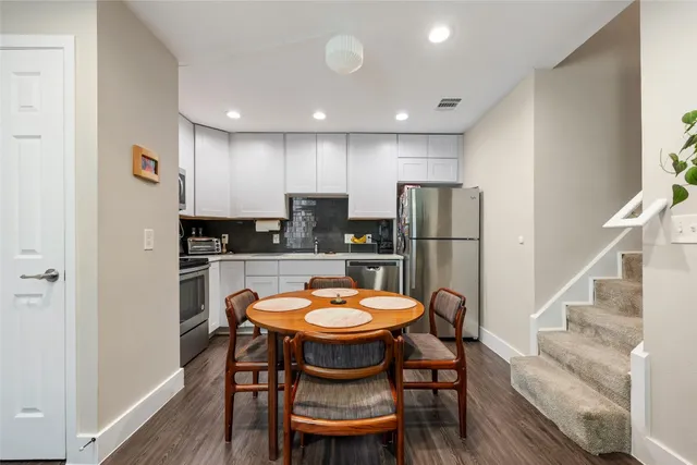 $179,900 | 935 La Posada Drive, Unit 243, Austin, TX 78752