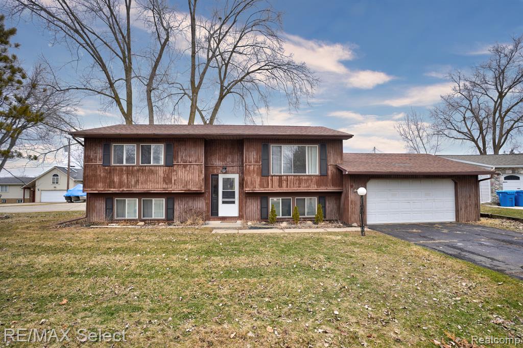 2470 Crane Road Fenton, MI 48430 - Photo 1 of 36