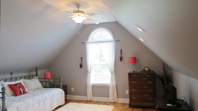 320 Eagle Ridge Road Macon, GA 31216 - Photo 24 of 35 a living room with furniture and a window