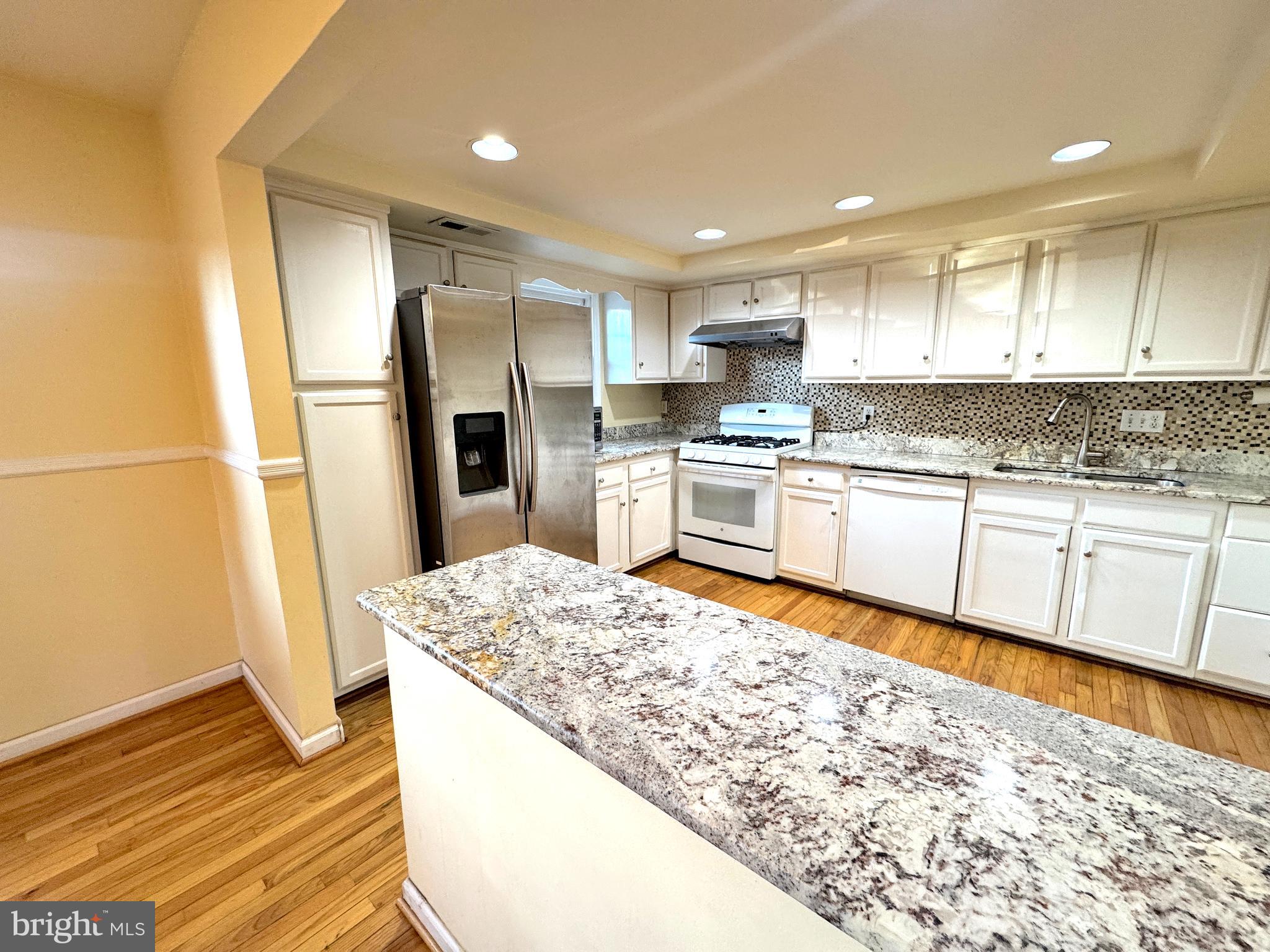 1008 Moorefield Creek Road Southwest Vienna, VA 22180 - Photo 14 of 54