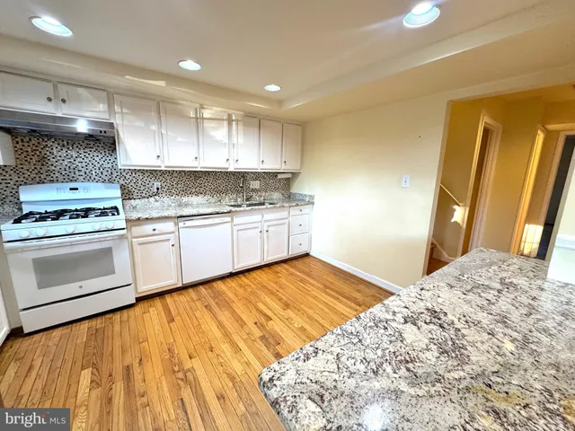 $3,800 | 1008 Moorefield Creek Road Southwest, Vienna, VA 22180