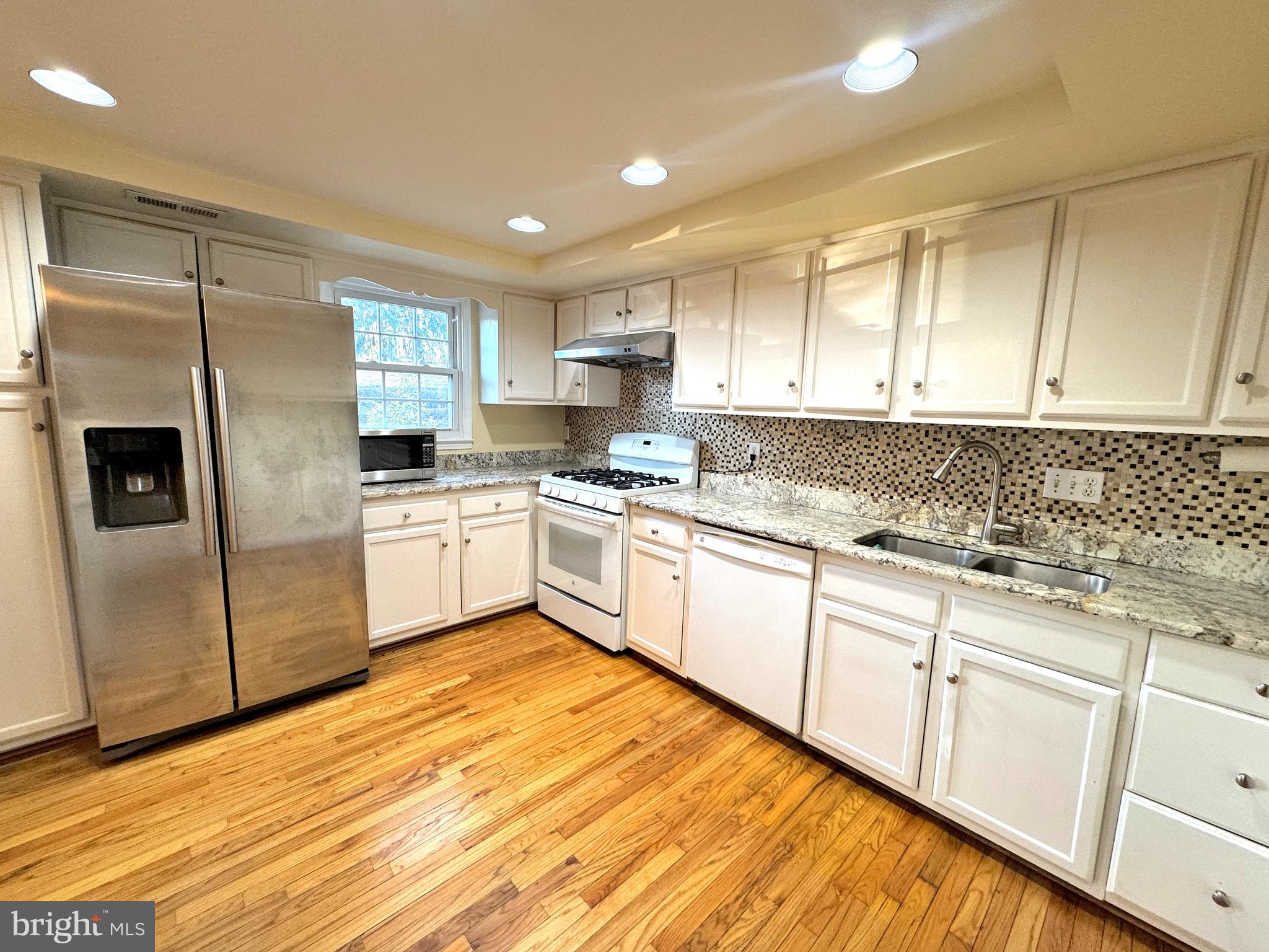 1008 Moorefield Creek Road Southwest Vienna, VA 22180 - Photo 16 of 54