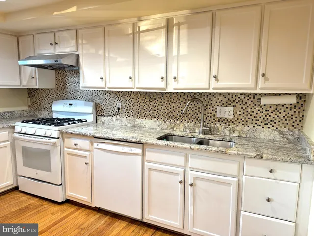 $3,800 | 1008 Moorefield Creek Road Southwest, Vienna, VA 22180