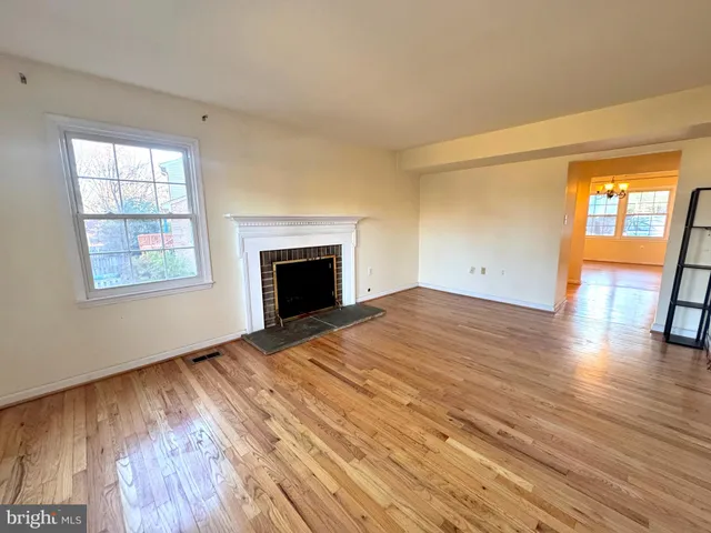 $3,800 | 1008 Moorefield Creek Road Southwest, Vienna, VA 22180