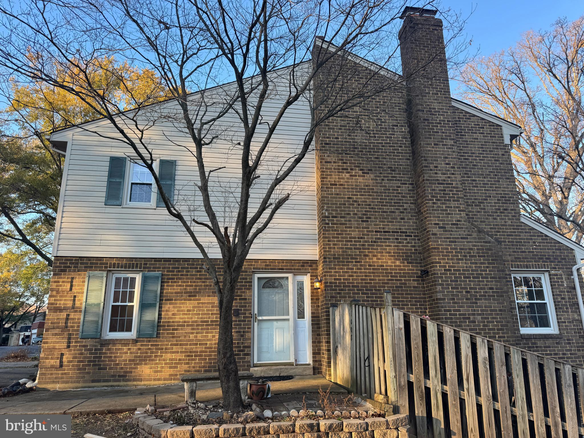 1008 Moorefield Creek Road Southwest Vienna, VA 22180 - Photo 3 of 54